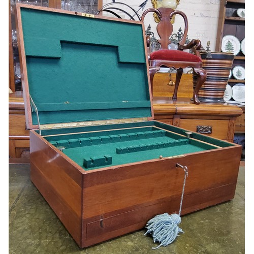 178 - A high quality mahogany cutlery canteen, with fitted flatware tray above second tier, pin release se... 