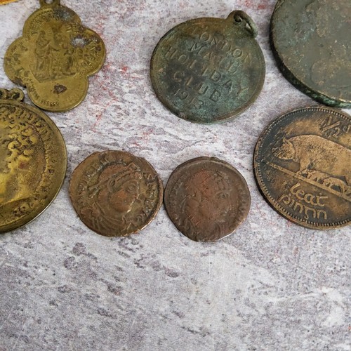 206 - Numismatics - Two Roman bronze coins, Chinese bronze coinage from Song, Ming, Qing, Wang Mang and Ta... 