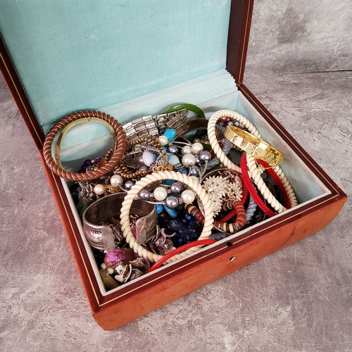 215 - A Moroccan leather jewellery box with contents of costume Jewellery