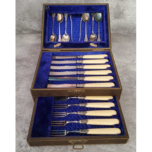 125 - A cased silver plate high tea set for six comprising tea spoons, sugar nips, butter knifes & cak... 