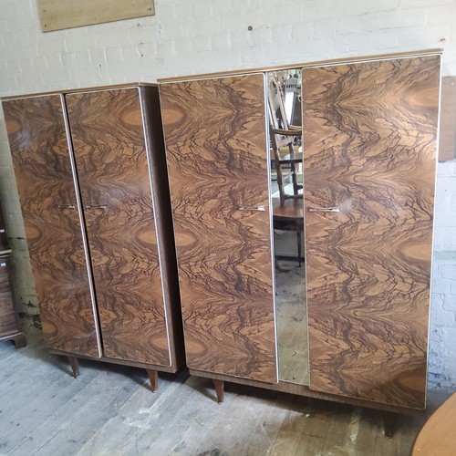 211 - A mid 20th century Stonehill Furniture faux burr walnut three piece bedroom suite c.1960, including ... 