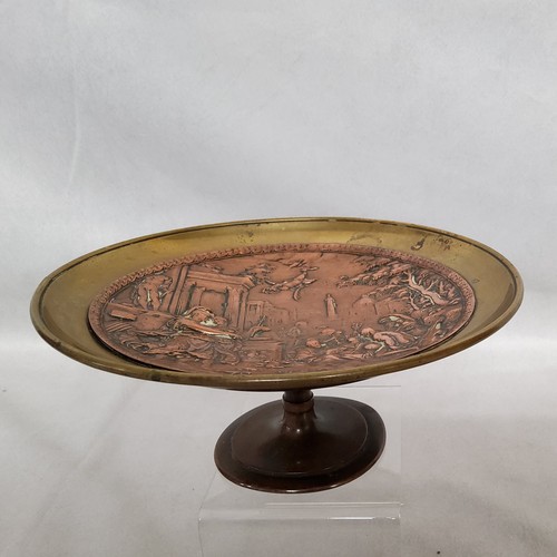 16 - A 19th centuey Grand Tour brass and copper tazza decorated with inset Classical scenes, after the an... 