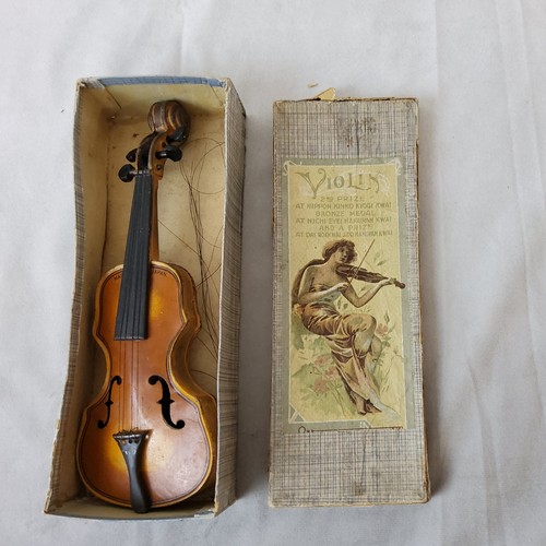 140 - A scarce Toyodaya Co. Tokyo, tinplate violin complete with bow, in original box