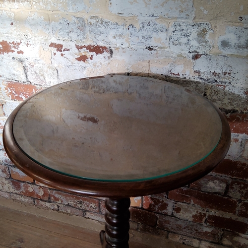 49 - A late Victorian mahogany one piece dished top circular occasional/wine table, bobbin turned column ... 