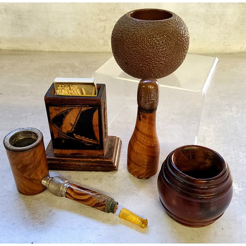 59 - A late Victorian novelty smoking pipe in the form of a champagne bottle which unscrews in the middle... 