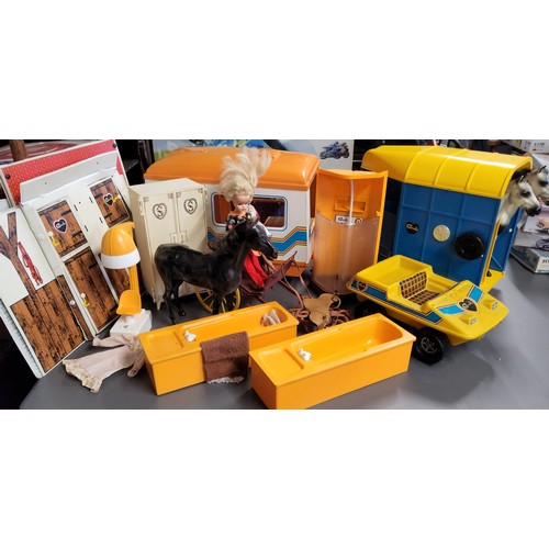 288 - Sindy including a 033055X clothed Sindy, another (both af); Caravan&nbsp;no. 44579 & car c.1980'... 