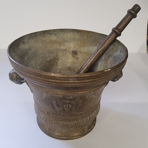 71 - A substantial 17th century style continental bronze pestle & mortar, the mortar of flared circul... 