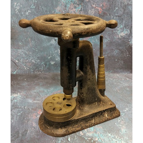 45 - An early 20th century jeweller's ring stretcher / sizer, with brass fittings, working order.