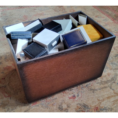 118 - Various Jeweller's new old stock boxes including bracelet, earring, necklace and Excalibur pen cases... 