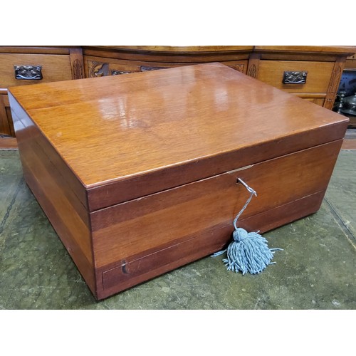 226 - A high quality mahogany cutlery canteen, with fitted flatware tray above second tier, pin release se... 