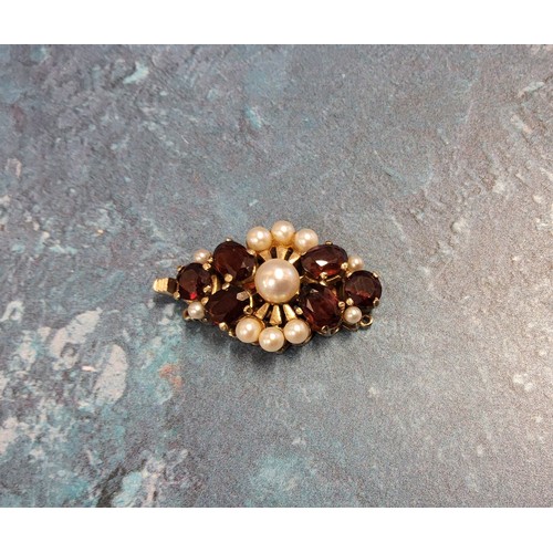 233 - An Art Deco style 9ct rose gold clasp for a three string pearl necklace, set with garnets & pear... 