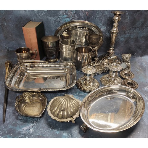 227A - Silverplate including a scallop shaped butter dish the hinged cover enclosing a frosted glass insert... 