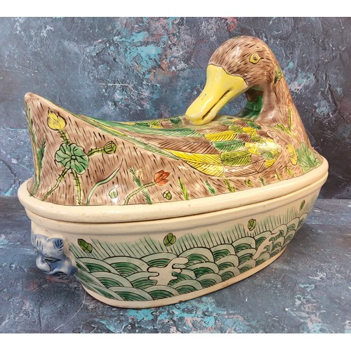 313 - A 20th century Chinese Famille Verte novelty tureen,  in the form of duck, 31.5cm wide