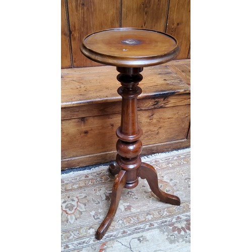 520 - A mahogany torchere, circular top, turned column, tripod legs, 75cm high