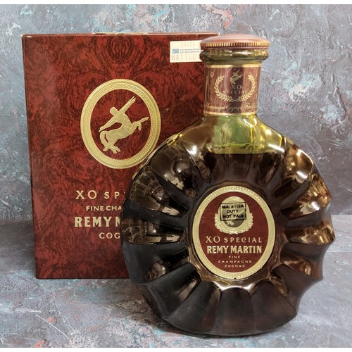 39 - A Remy Martin XO Special Fine Champagne Cognac 40%, 0.7l, unopened,  boxed