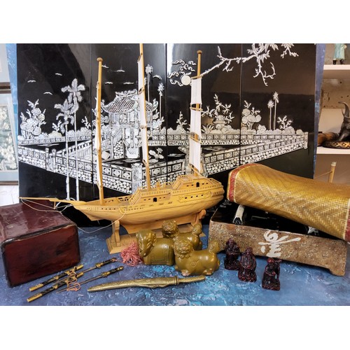 97 - A Chinese model junk boat, boxed; four mother of pearl inlaid lacquered panels depicting empress at ... 