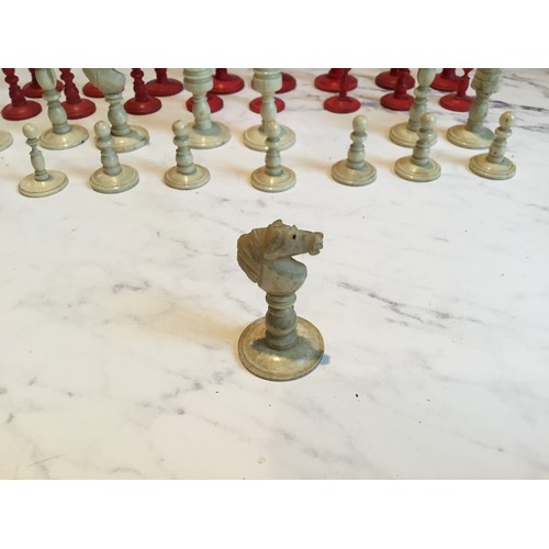 307 - A 19th century bone Barley Corn pattern chess set, each piece 4cm high, sliding case