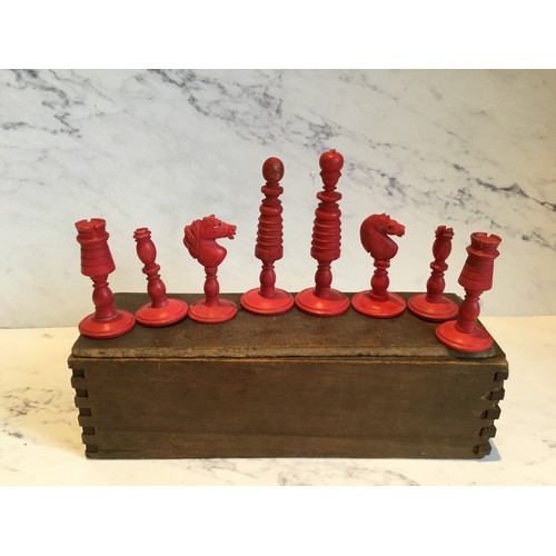 307 - A 19th century bone Barley Corn pattern chess set, each piece 4cm high, sliding case