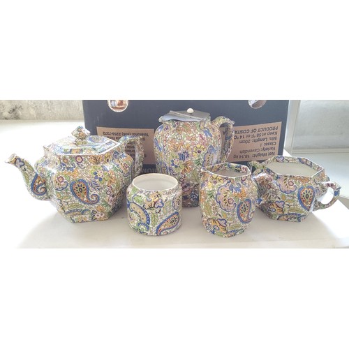 390 - Teaware - a late 19th century Staffordshire tea service, printed and painted with  Oriental fig... 