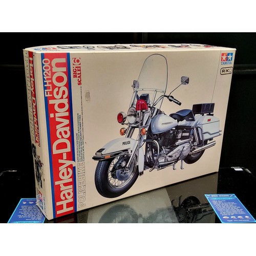 425 - A Tamiya 1:6 scale Harley Davidson FLH 1200 Police Bike, sealed bags, instructions, transfer sheet, ... 