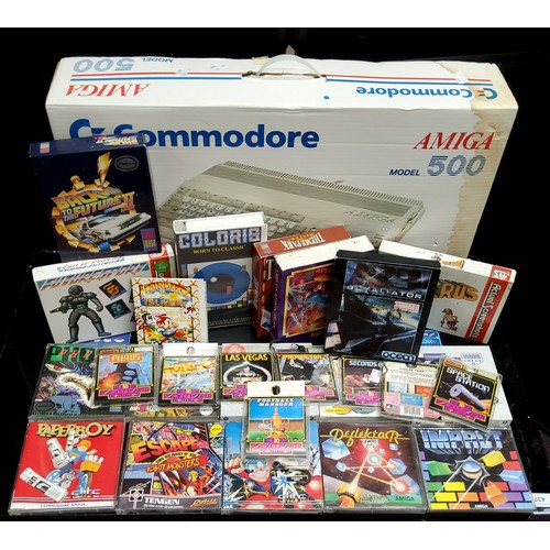 445 - Retro gaming & computing including a boxed Commodore Amiga Model 500; various games including Ci... 