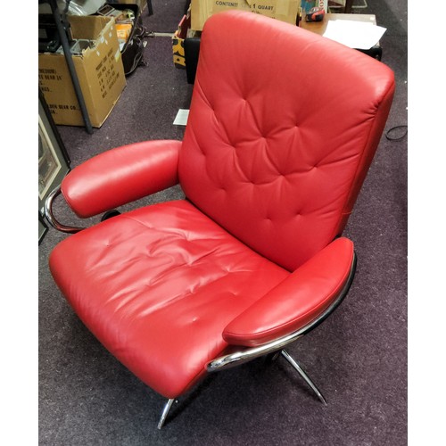 630 - An Ekornes Stressless Metro recliner chair in button backed chilli Red leather with chrome supports,... 