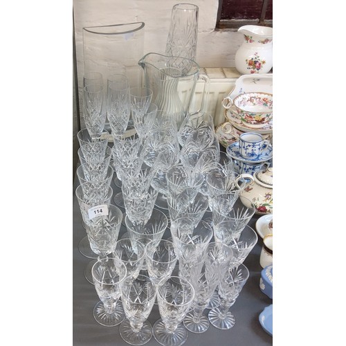 280 - A part cut glass drinking suite, comprising four champagne flutes, six  brandy glasses, nine la... 