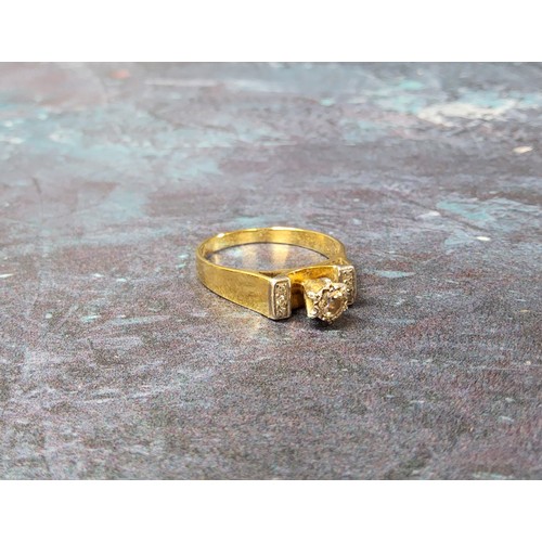 334 - An 18ct gold solitaire ring claw set with an approx. 12.5pt round diamond, the shoulders set with si... 