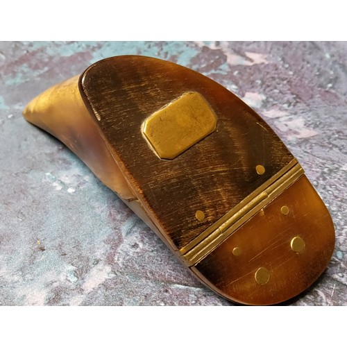 353 - A 19th century hoof snuff box, hinged cover, 9cm wide