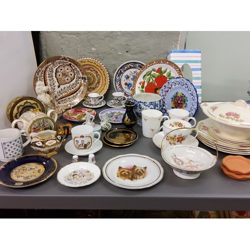 112 - A Regency part dinner service;  decorative plates;  commemorative ware;  etc