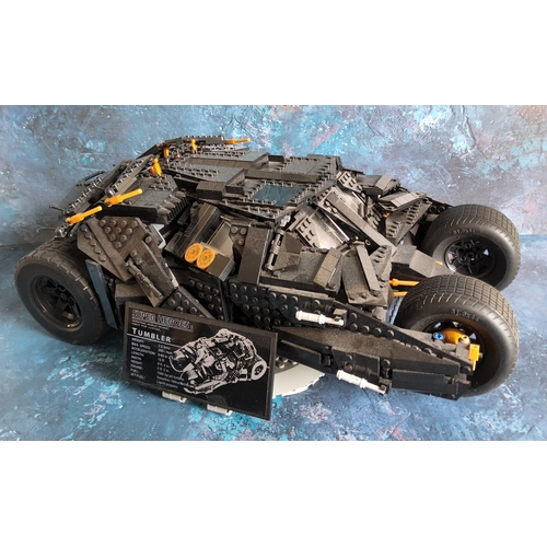 746 - A Mould King Lego style Super Heroes Batman Tumbler, built, complete with stand; not checked for com... 