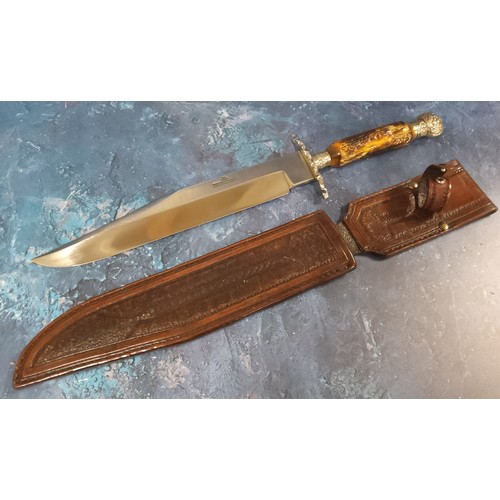 259 - A Victorian Bowie knife, 26cm blade with clipped back point, stamped with a crown between VR over Un... 