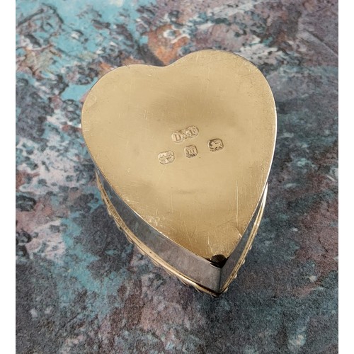 219 - A Victorian silver heart shaped trinket box, quite plain, gadrooned border, 4cm wide, Deakin and Fra... 