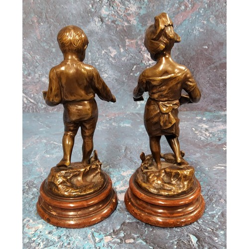 504 - Louis Kley (1833 - 1911), dark patinated bronzes, a pair, Feeding the Chickens, rouge marble bases, ... 