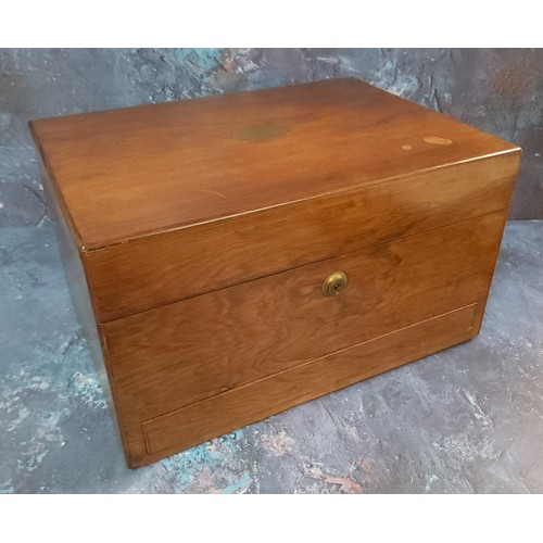 557 - A Victorian mahogany rectangular lady's travelling box, retailed by Asser & Sherwin, Strand, Lon... 