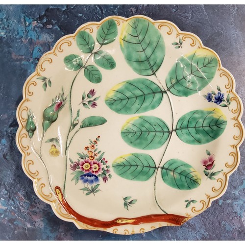 379 - A Worcester Blind Earl pattern shaped circular plate, in relief with leaves and buds, painted with f... 