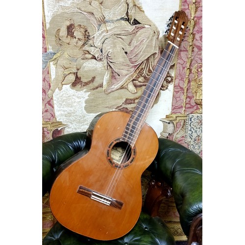 552 - A  flamenco guitar, the label printed Benito Huipe Constructor of Guitarras, the back 52cm long, 101... 