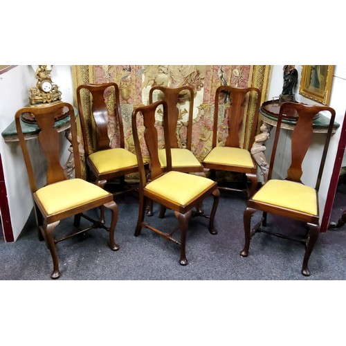 770 - A set of six Queen Anne style mahogany dining chairs, vase shaped splat, cabriole legs, turned stret... 