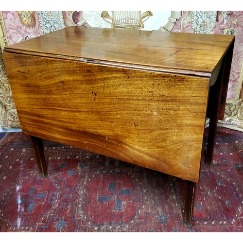 772 - A George III mahogany Sutherland table on fluted tapering legs c.1780