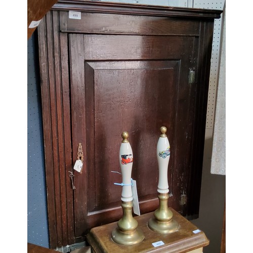 910 - An 18th century oak corner cupboard, 90cm high, 72cm wide, c.1800