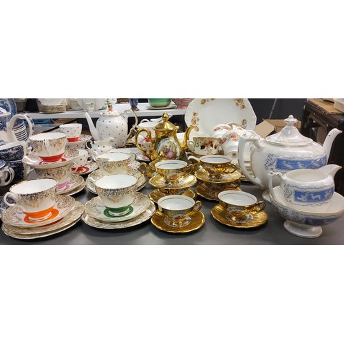 198 - Teaware - a Coalport Reverly pattern teapot, milk jug and sugar bowl;  a part Royal Kent tea service... 