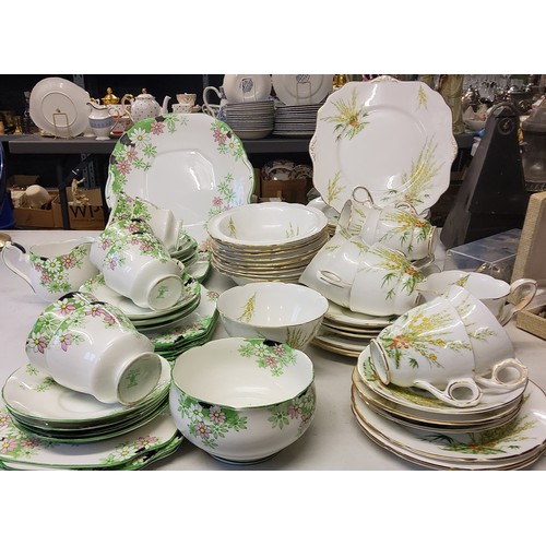 345 - A Crown Staffordshire Broom pattern tea service, for nine, comprising teacups, saucers, side plates,... 