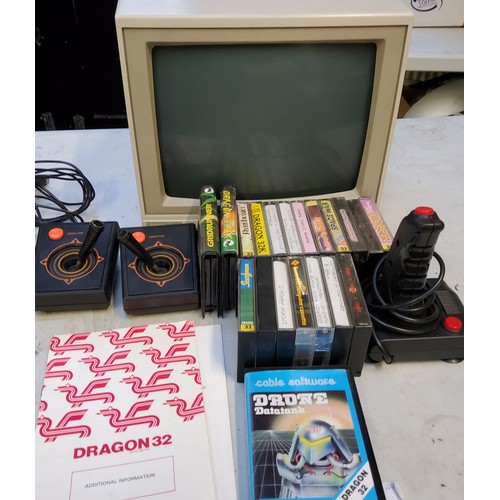 353 - A Commodore computer, Type 76BM13/O5E; various games including Dragon 32, Planet Invasion, Space War... 