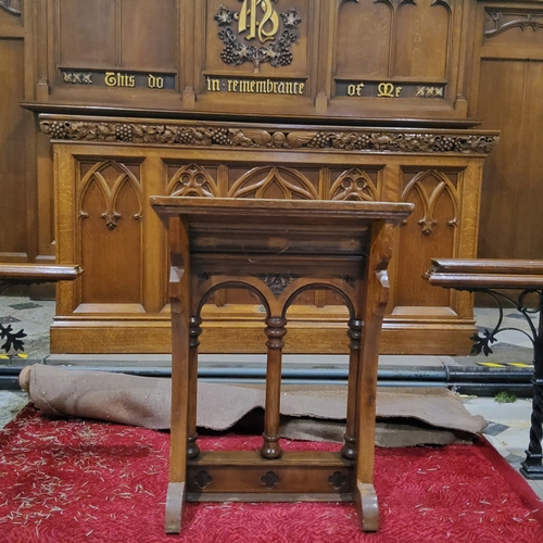 5C - An early 20th century oak lectern c.1900 Important Information Regarding Collection - Please note, d... 