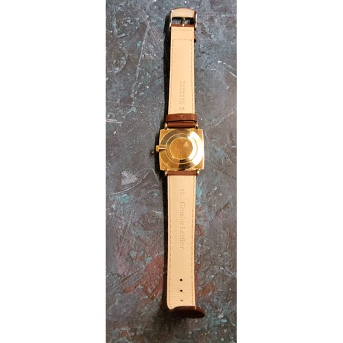 204 - An 9ct gold Accurist waterproof gents watch, Swiss 21 jewel movement, square case, round gold colour... 