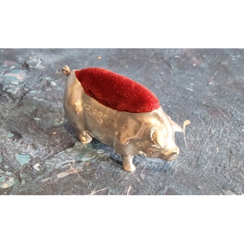 282 - An Edwardian silver novelty pin cushion, in the form of pig, 6cm wide,  Levi and Salaman, Birmi... 