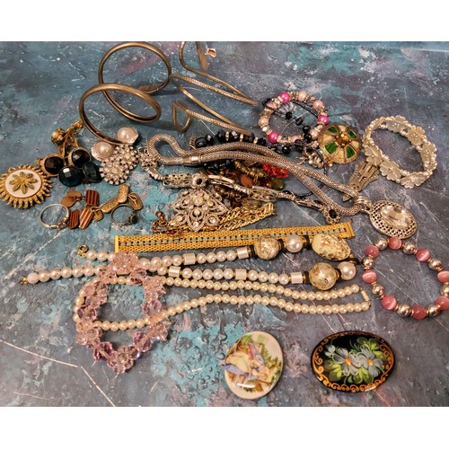 354 - Fashion Jewelley - beads, brooches, necklaces;  etc