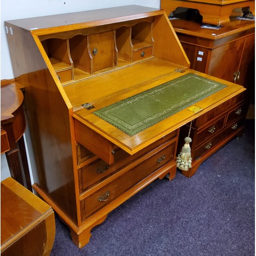 558 - A 20th century yew fall front bureau, with four graduated cockbeaded drawers, bracket feet, 100cm hi... 