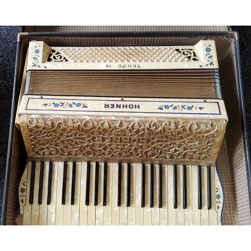 362A - An Hohner Tango IV accordion, cased