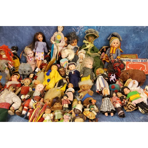 478A - Dolls of the World;  Trolls;  a Japanese Walking Lovely Bear, boxed;  etc